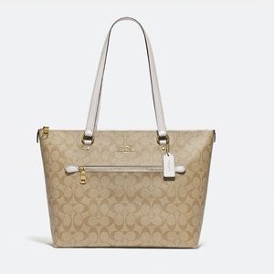 NWT Coach Gallery Tote in Signature Canvas